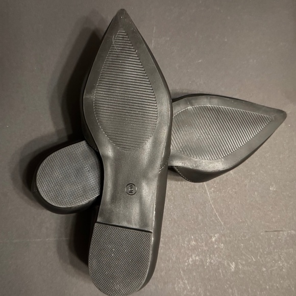 Flats by Journey Collection. Size 6. Black. - Picture 4 of 6